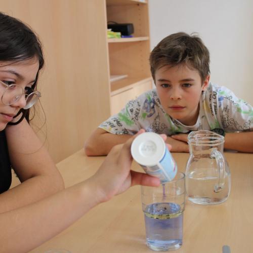 Kinder, Glas, Wasser, Salz, Tinte