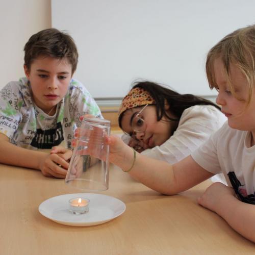 drei Kinder, Teelicht, Glas