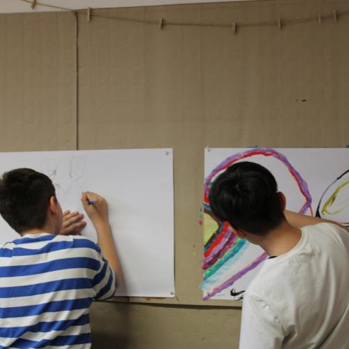 3 Buben vor der Malwand