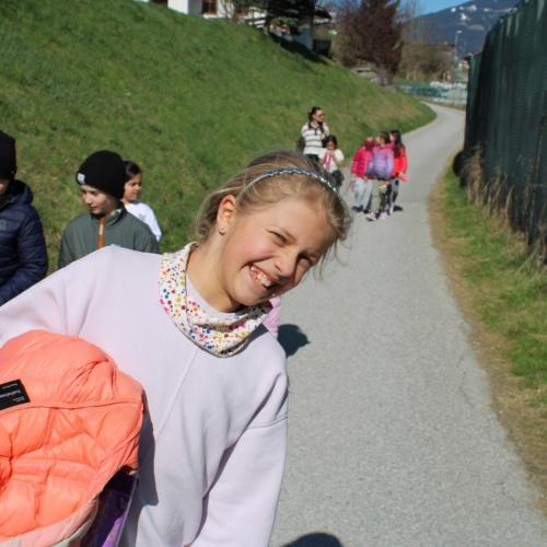 Mädchen lächelt in die Kamera