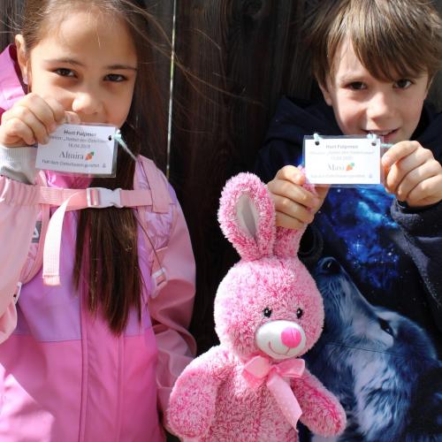Kinder zeigen ihren Preis
