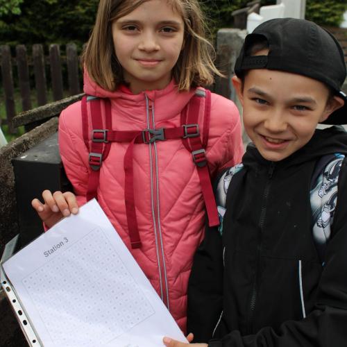 2 Kinder an Station 3 
