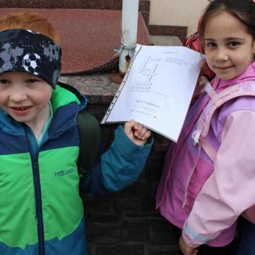 Kinder an der Station 5