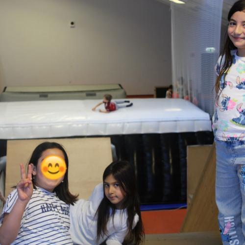 drei Mädchen posieren