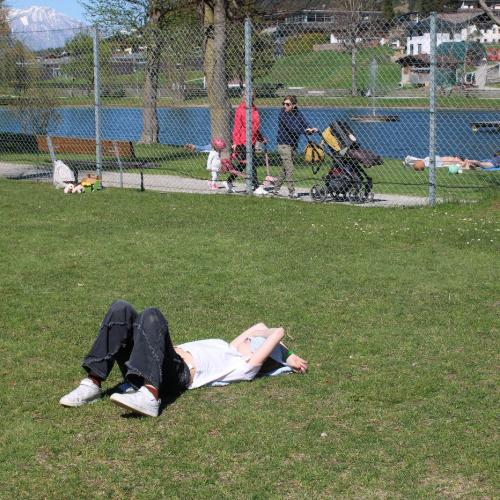 Alara im Gras