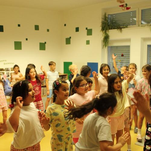Kinder tanzen 