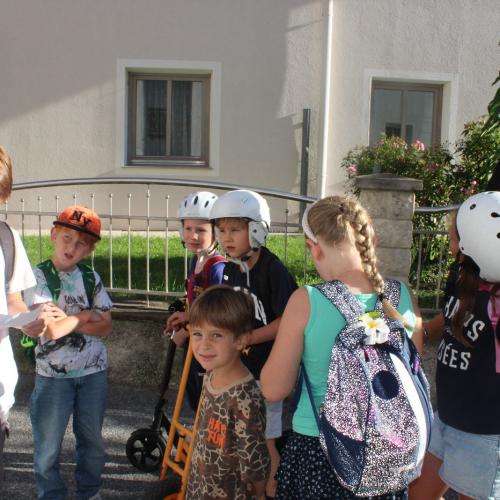 Kinder versammelt 