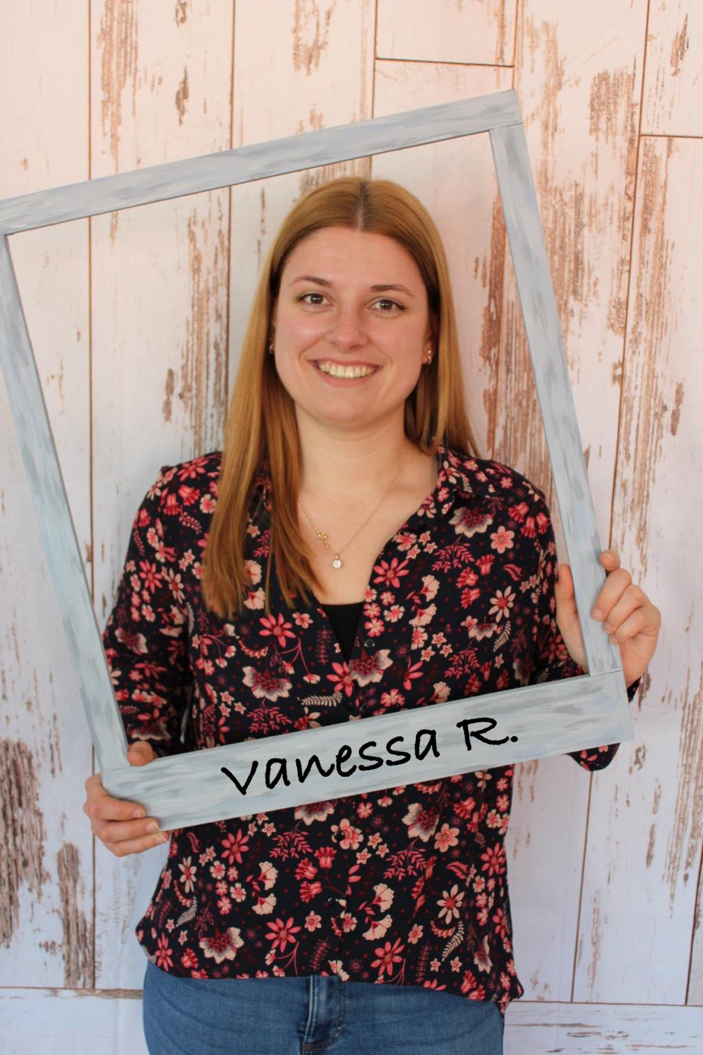 Vanessa R.  Mitarbeiterfoto