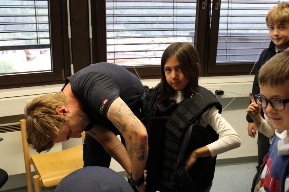 Kind mit Sicherheitsweste