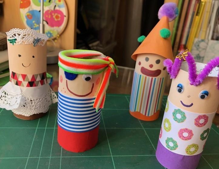 Märchenfiguren aus Papierrollen