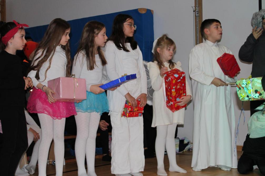 Kinder auf der Bühne 