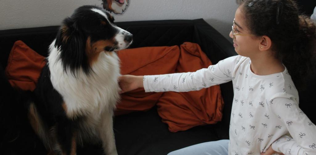 Linda mit Begleithund Ally