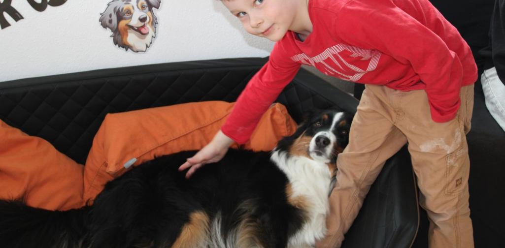 Lorenz mit Begleithund Ally