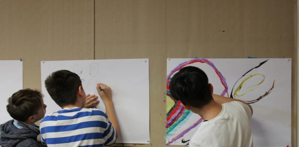 3 Buben vor der Malwand