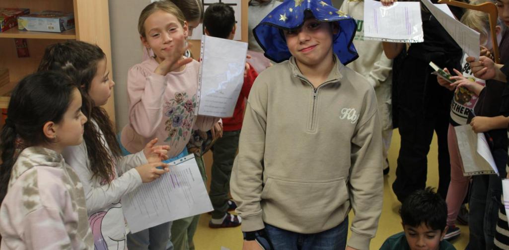 Kinder beim Theaterüben