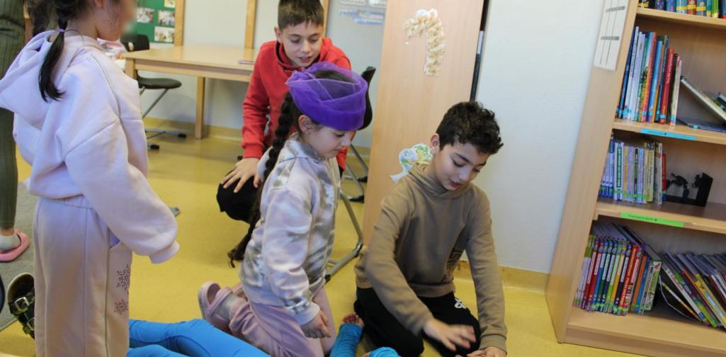 Kinder beim Proben