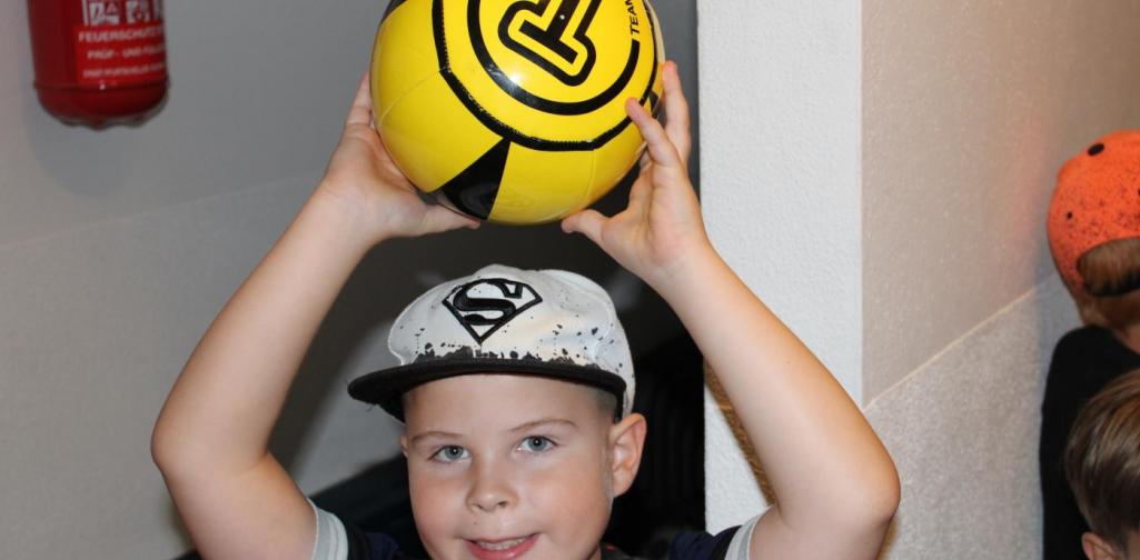 Kind mit Ball